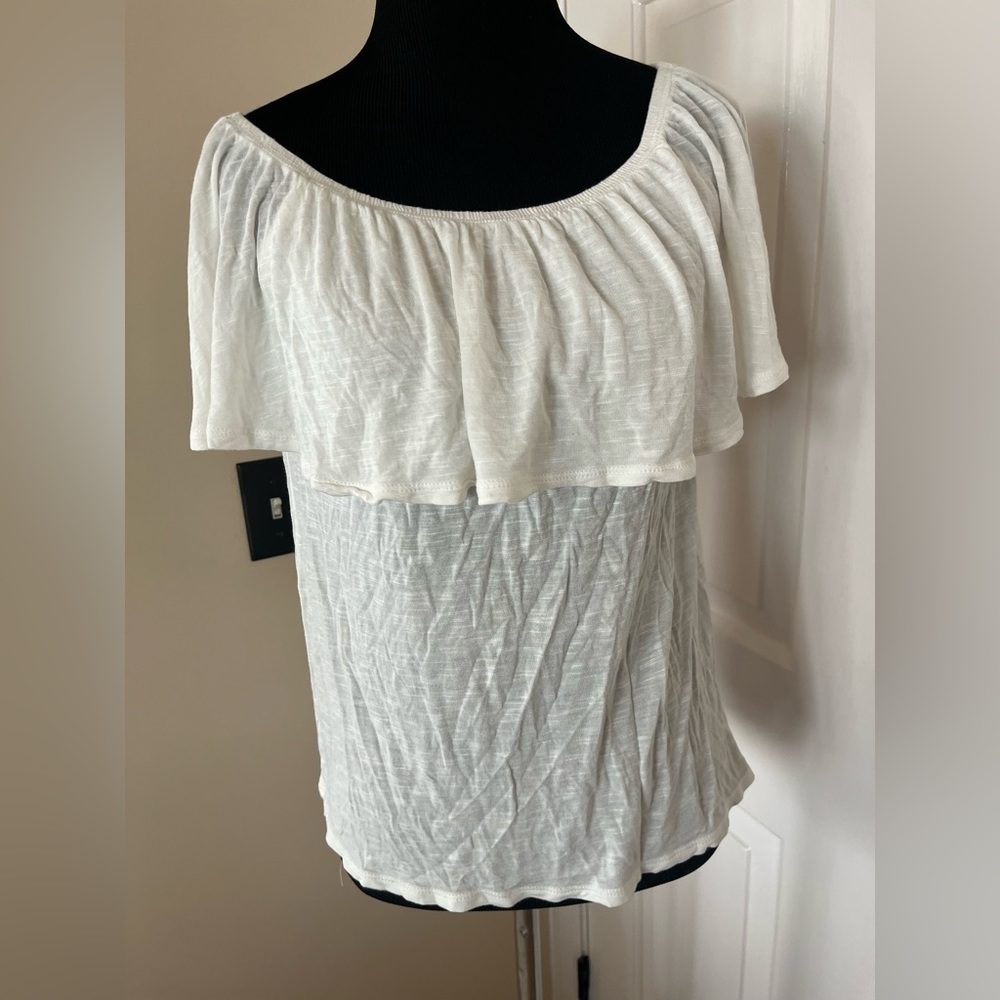 Cream colored Top cloud chaser brand M